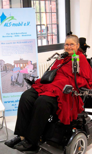 Dr. Ute Oddoy auf der Messe "Miteinander Leben" am Stand des ALS-mobil e.V., 2014 in Berlin